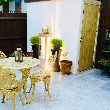 Modern Cosy Room With Private Bathroom Harrow Εξωτερικό φωτογραφία