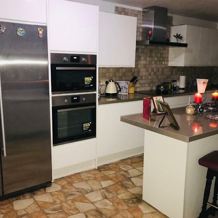 Modern Cosy Room With Private Bathroom Harrow Εξωτερικό φωτογραφία