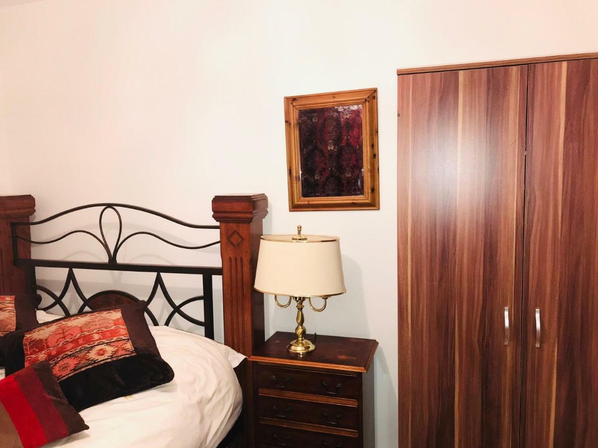Modern Cosy Room With Private Bathroom Harrow Εξωτερικό φωτογραφία