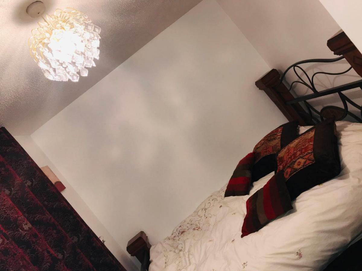 Modern Cosy Room With Private Bathroom Harrow Εξωτερικό φωτογραφία