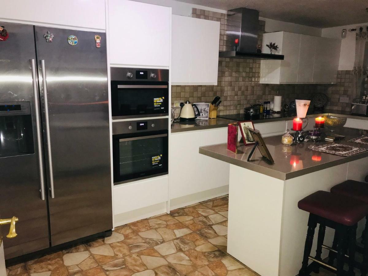 Modern Cosy Room With Private Bathroom Harrow Εξωτερικό φωτογραφία